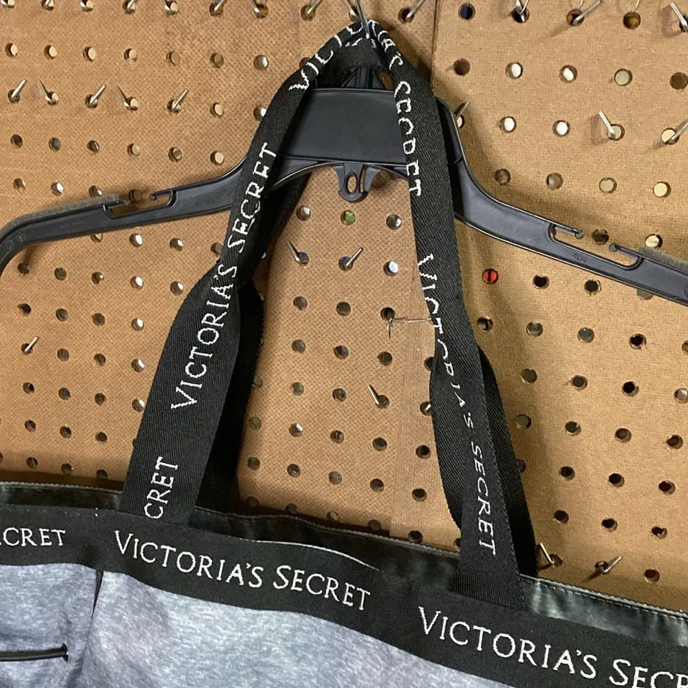 Victoria’s Secret tote bag. - Picture 4 of 4
